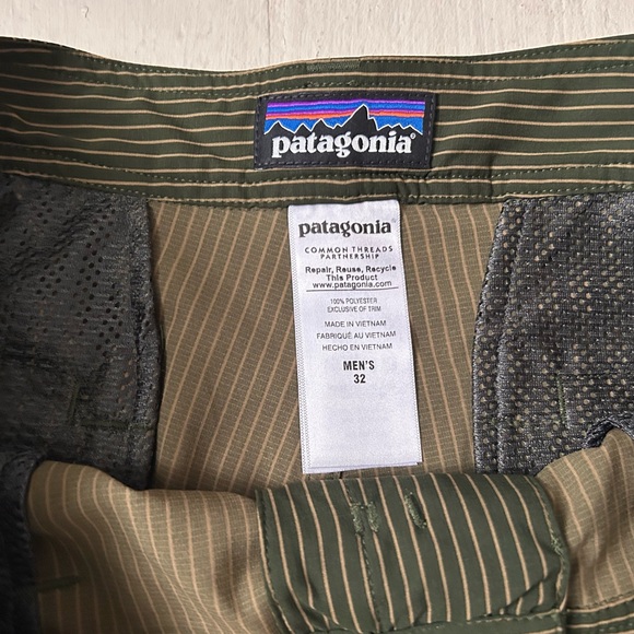 NWOT Patagonia board shorts. Size 32 - Picture 3 of 4